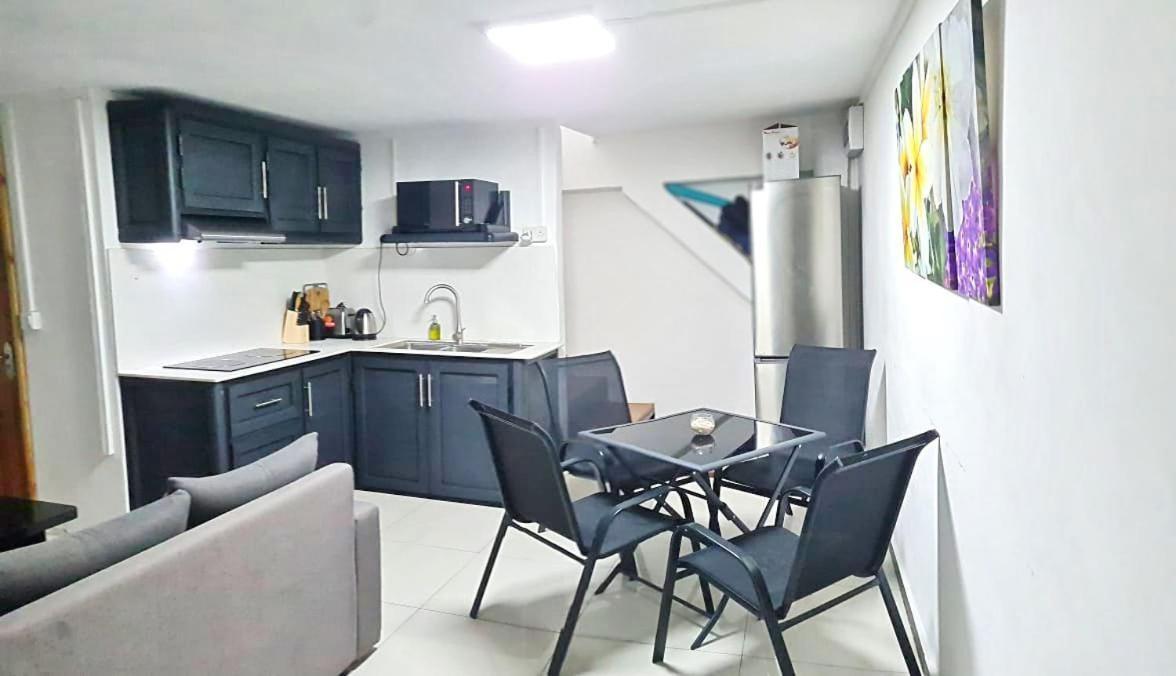 Modernes Apartment & Pool Mit Mega Aussicht Flic en Flac Bagian luar foto